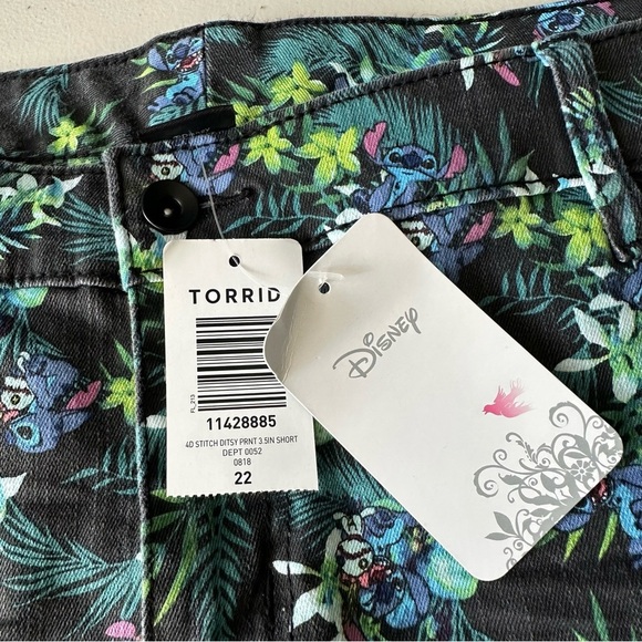 NWT Torrid Disney Lilo & Stitch Short Shorts 3.5” Mid Rise - Picture 4 of 8